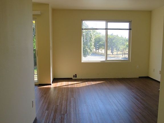 5th image of 3434 Beacon Ave S #303