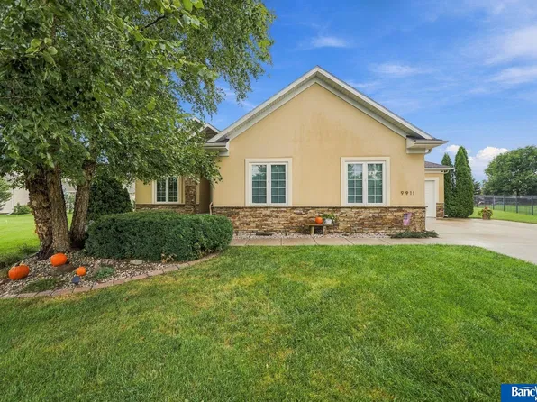 9911 Crystal Water Cir, Lincoln, NE 68527