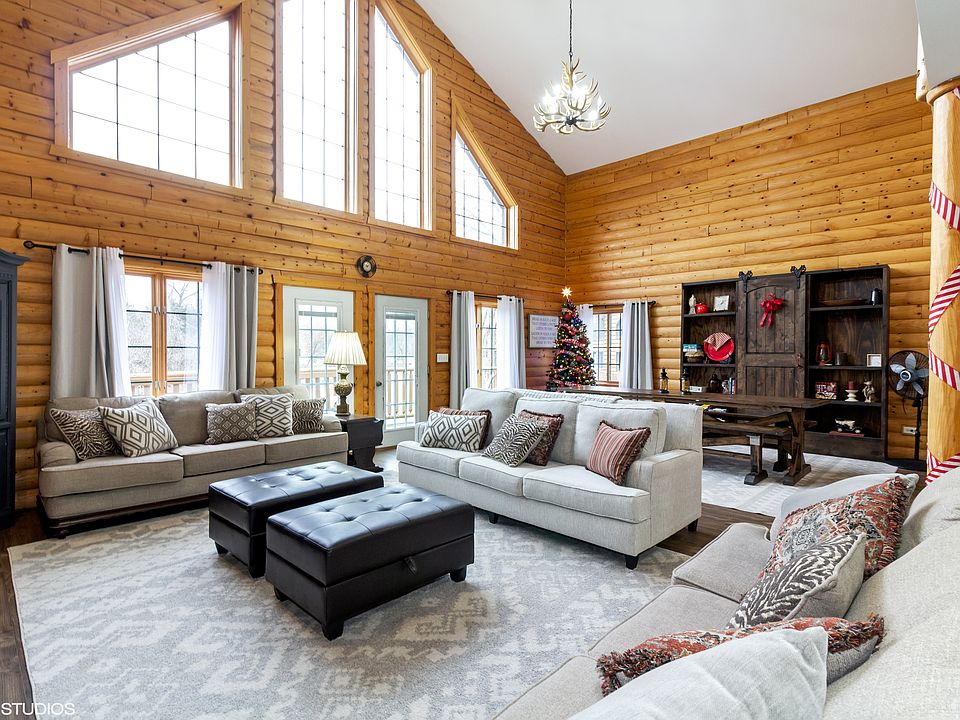Spacious 2 story family room