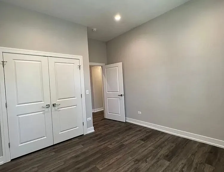 4927 N Claremont Ave #205 — Photo 6