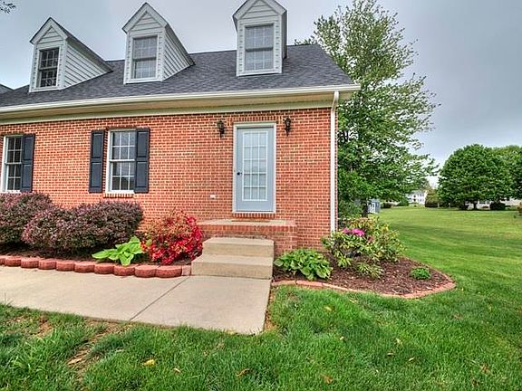 3rd image of 152 Nottingham Ln