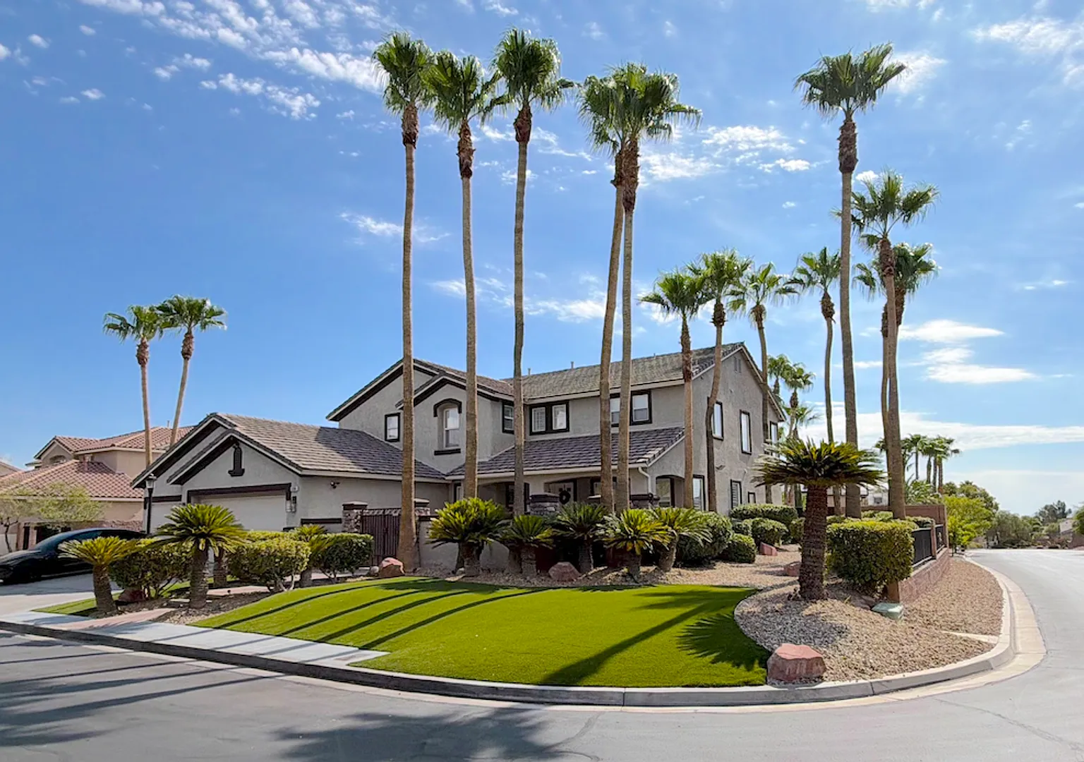 Luxury Home in Lone Mountain Classics — Photo 1