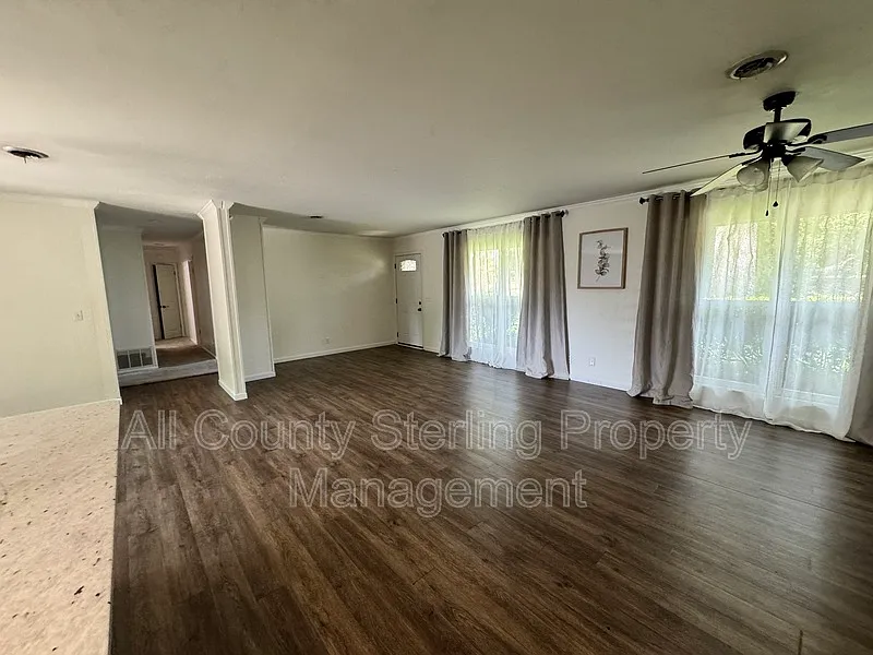 3 bed, 2.0 bath, 1350 sqft, $1,895 — Photo 4