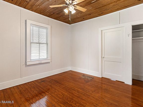 2nd image of 1211 Victoria St