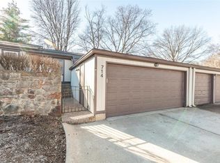 714 Knickerbacker Dr, Ballwin, MO 63021