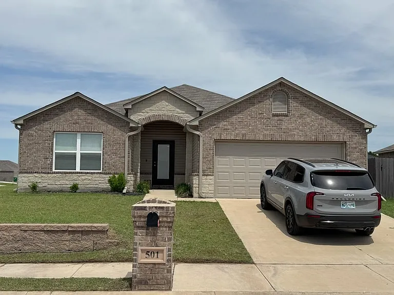 House is only 4 yrs old. Everything is like new!