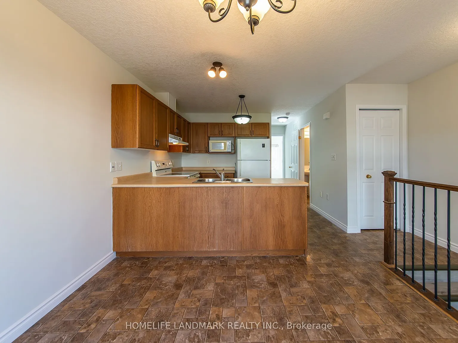 4 bed, $2,700 — Photo 3
