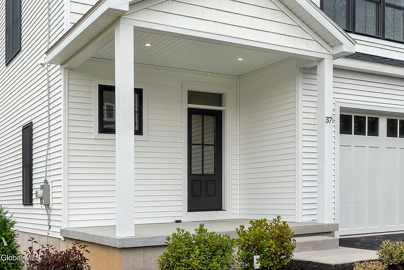 3rd image of 37 Newton Avenue