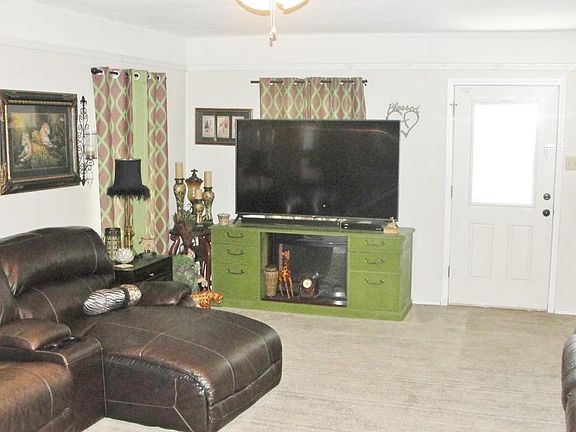 4th image of 6214 Brown Ln