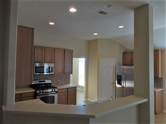 4th image of 8215 Rosemary Dr
