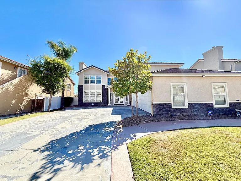 26187 Isherwood St — Photo 3