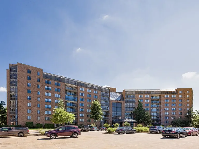 Four Seasons Apartments — Photo 27