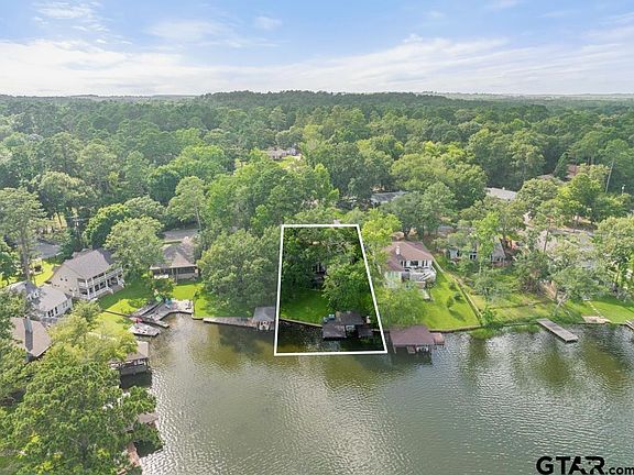 3rd image of 1605 Tanglewood Dr E