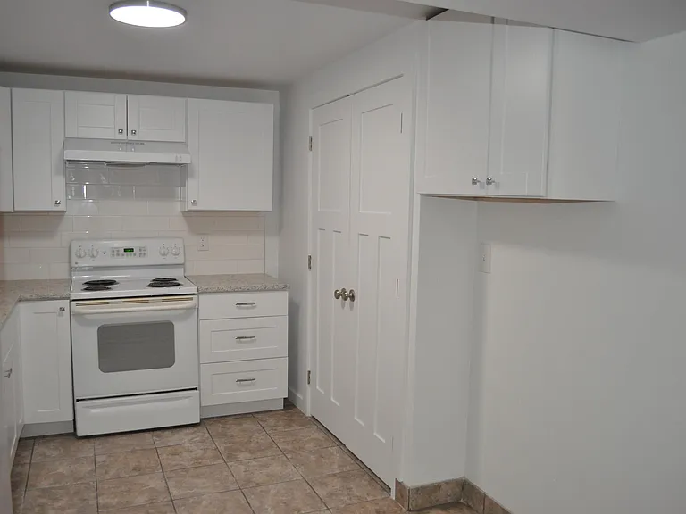 2542 W Robin Rd #B — Photo 2