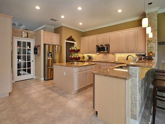 5th image of 1038 Platinum Ct