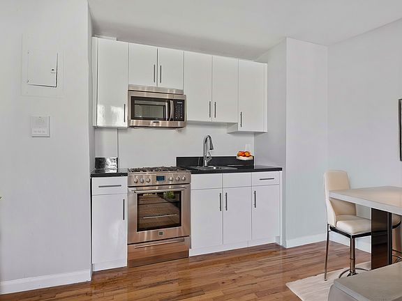 4th image of 1661 Park Ave #5C