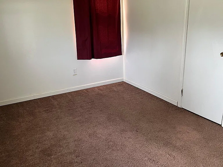27107 Seyburn Ave — Photo 8