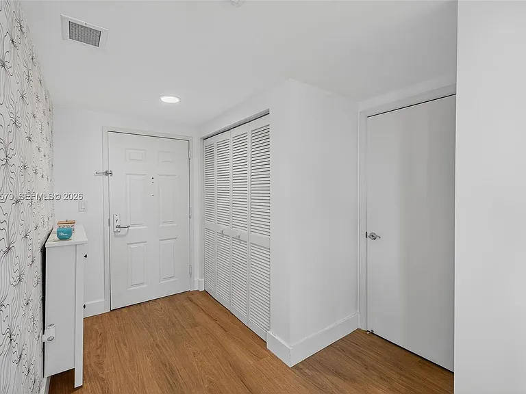 19501 W Country Club Dr #313 — Photo 24