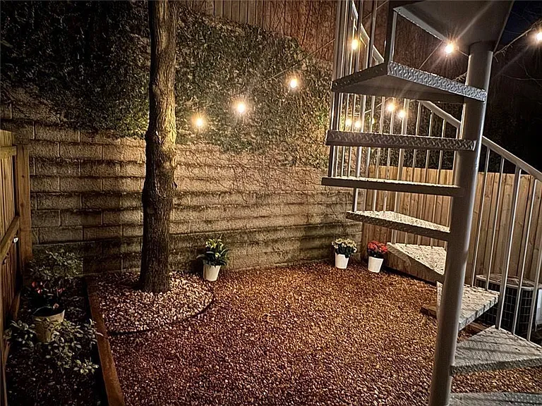 1250 Breuer Mews NW — Photo 28