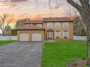 29 Cherry Hill Ln, Manalapan, NJ