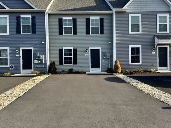28 Pitch Pine Ct, Bunker Hill, WV 25413