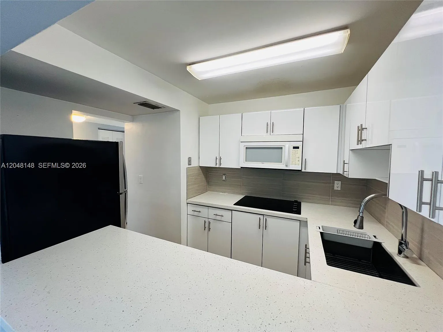 Palm Court Of Miami Condo — Photo 3