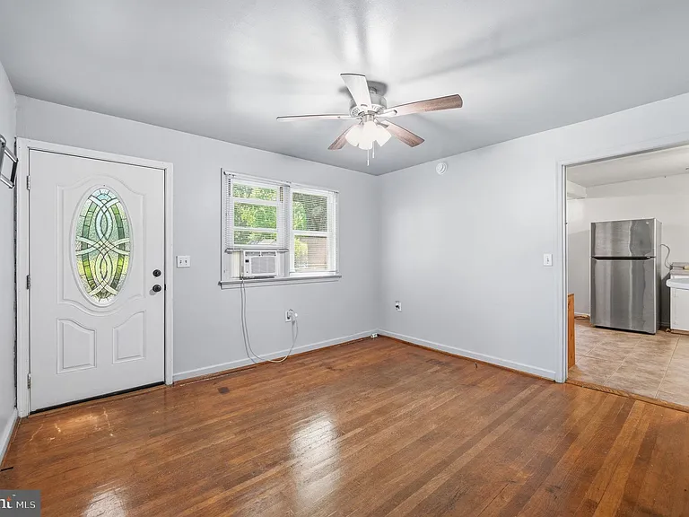 44 S Woodlawn Ave — Photo 3