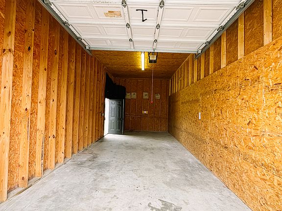 31'x13'x12' enclosed garage bay