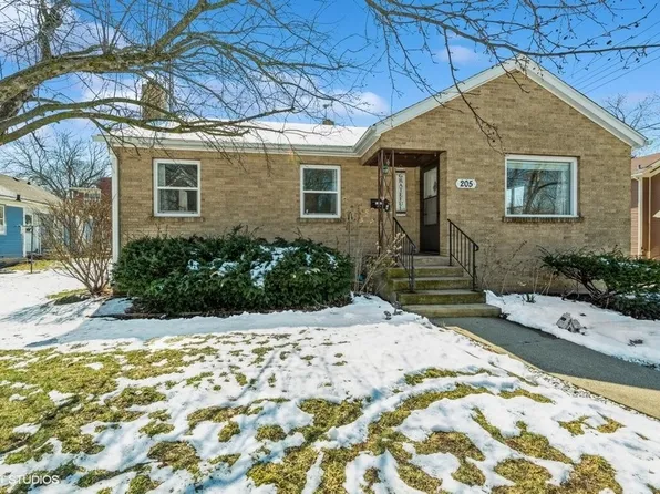 205 E Blackman St, Harvard, IL 60033