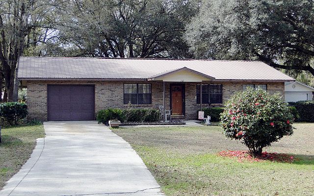 1st image of 302 SE Deerwood Gln
