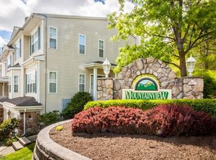 1013 Robin Ct #B, Green Brook, NJ 08812