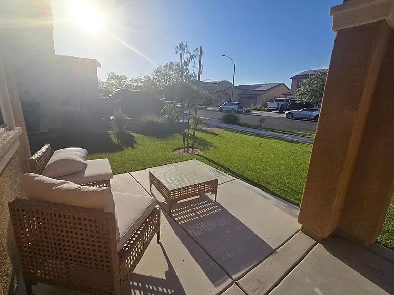 1231 Memorial Ave — Photo 4