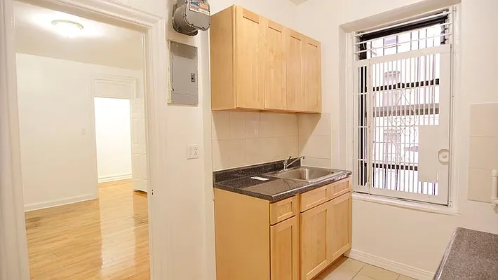 Rented by Park Property Advisors | media 17