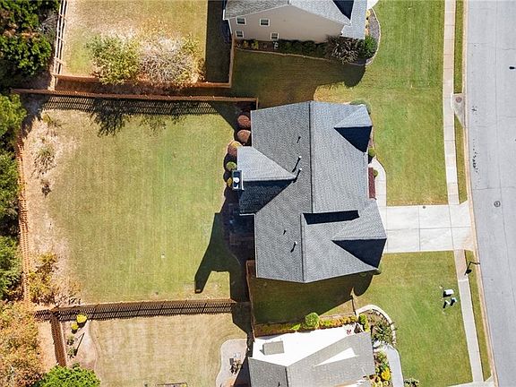 5th image of 265 Parc Dr