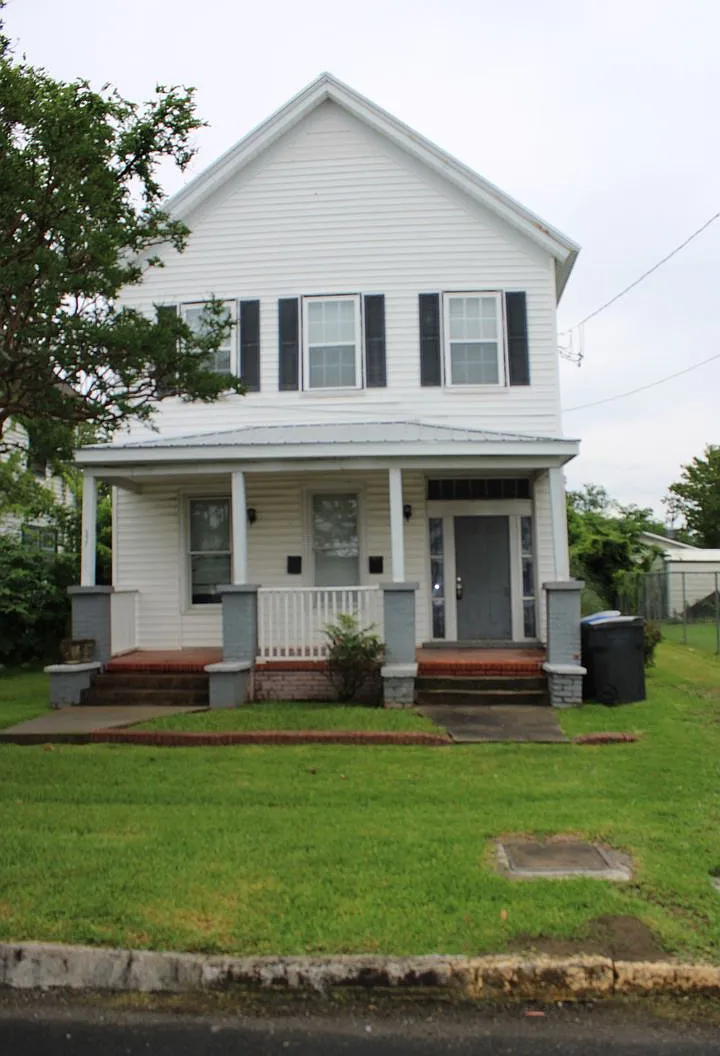Watkins St 537 — Photo 1
