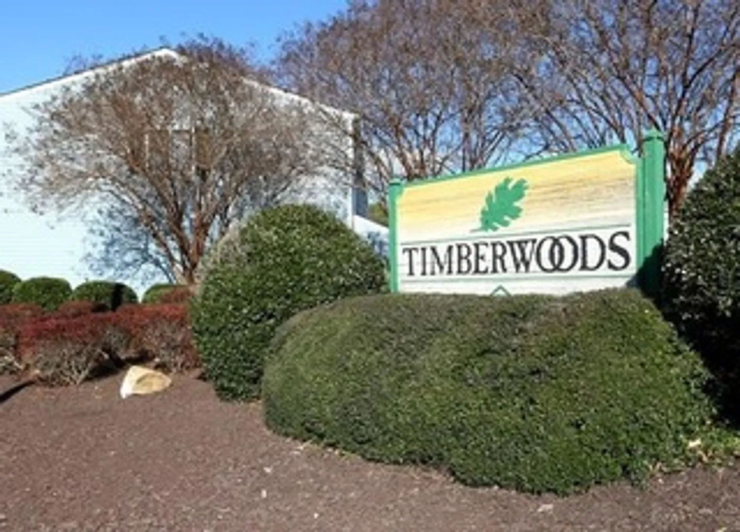 Spacious 3-Bedroom Townhome in Newport News Utilities Included & Pet Friendly! — Photo 1