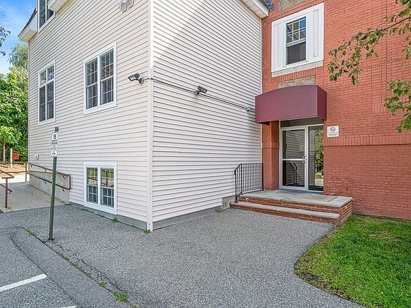 2nd image of 46 Ashford St Unit 12