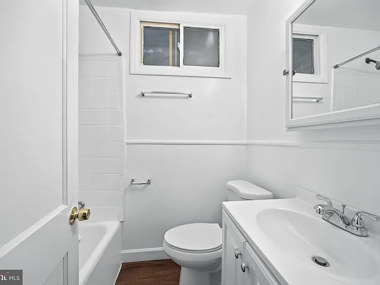 905 19th St NE #4 — Photo 5