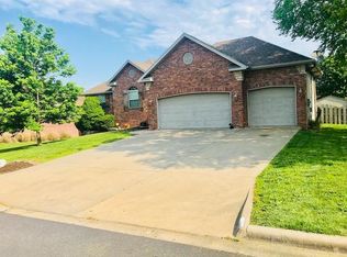 1607 E Bingham St, Ozark, MO 65721