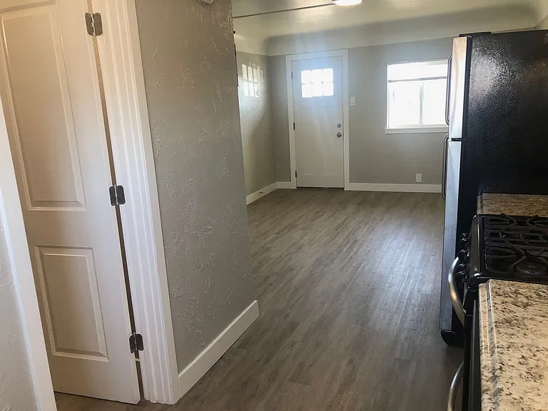 Garden City Flats — Photo 13