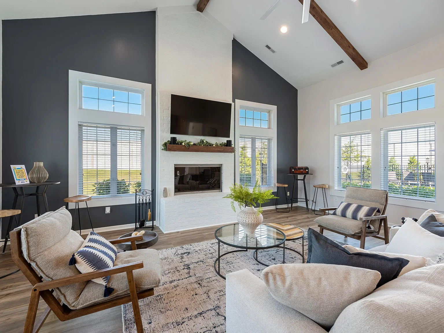 Gateway Lakes — Photo 2