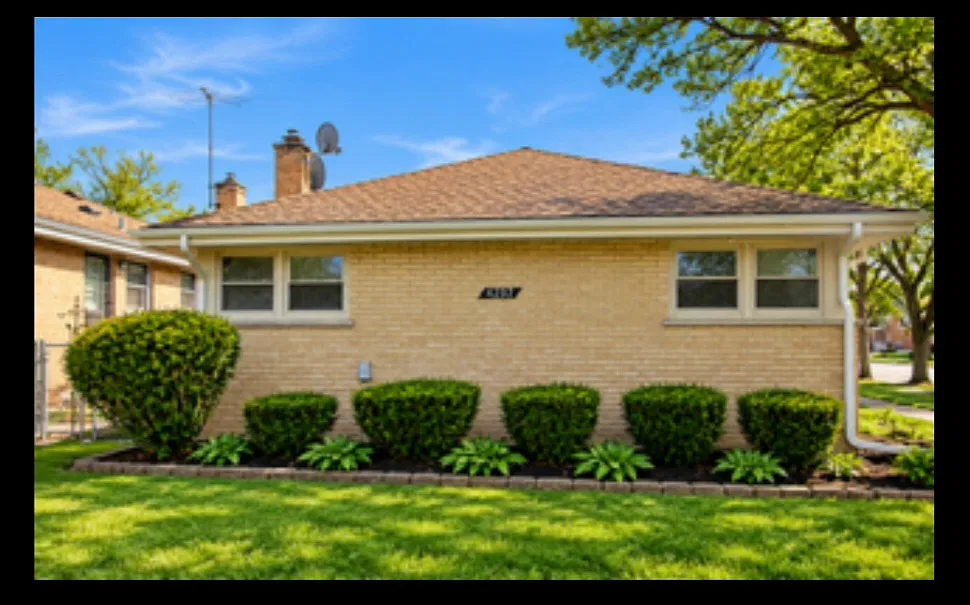 4 bed, $3,295 — Photo 2