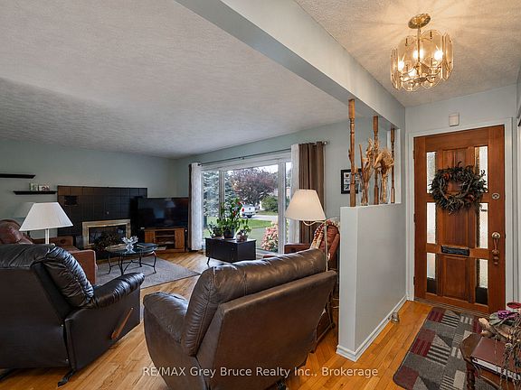 4th image of 617 17th St W