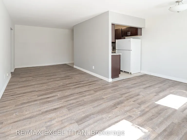 799 Robinson St #11 — Photo 8