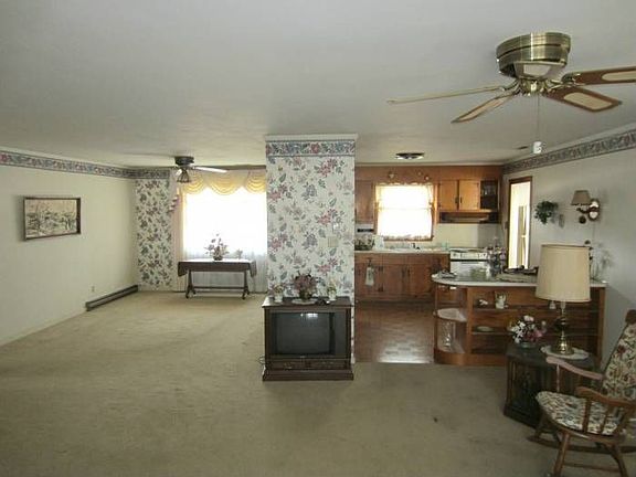 Family to Kitchen & Dinin