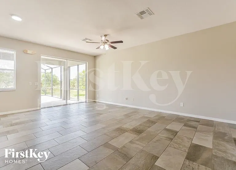 733 Wildflower Rd — Photo 3
