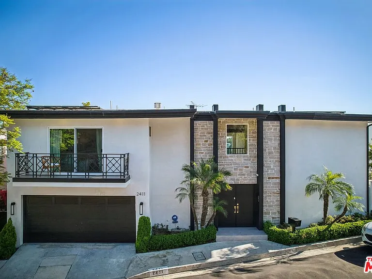 2411 Mount Olympus Dr — Photo 2