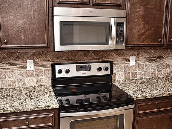 4th image of 81 New Castle Dr