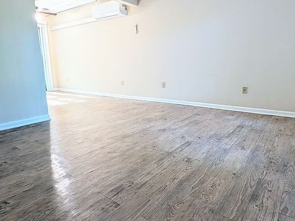 2nd image of 10413 Portage Rd
