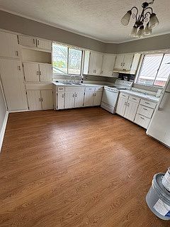 4th image of 1336 Memorial Blvd W APT 1336